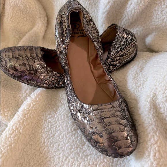 ADORABLE LICKY BRAND BALLET FLATS, fun black snake print design 🐍 size 91/2 M - Picture 1 of 7